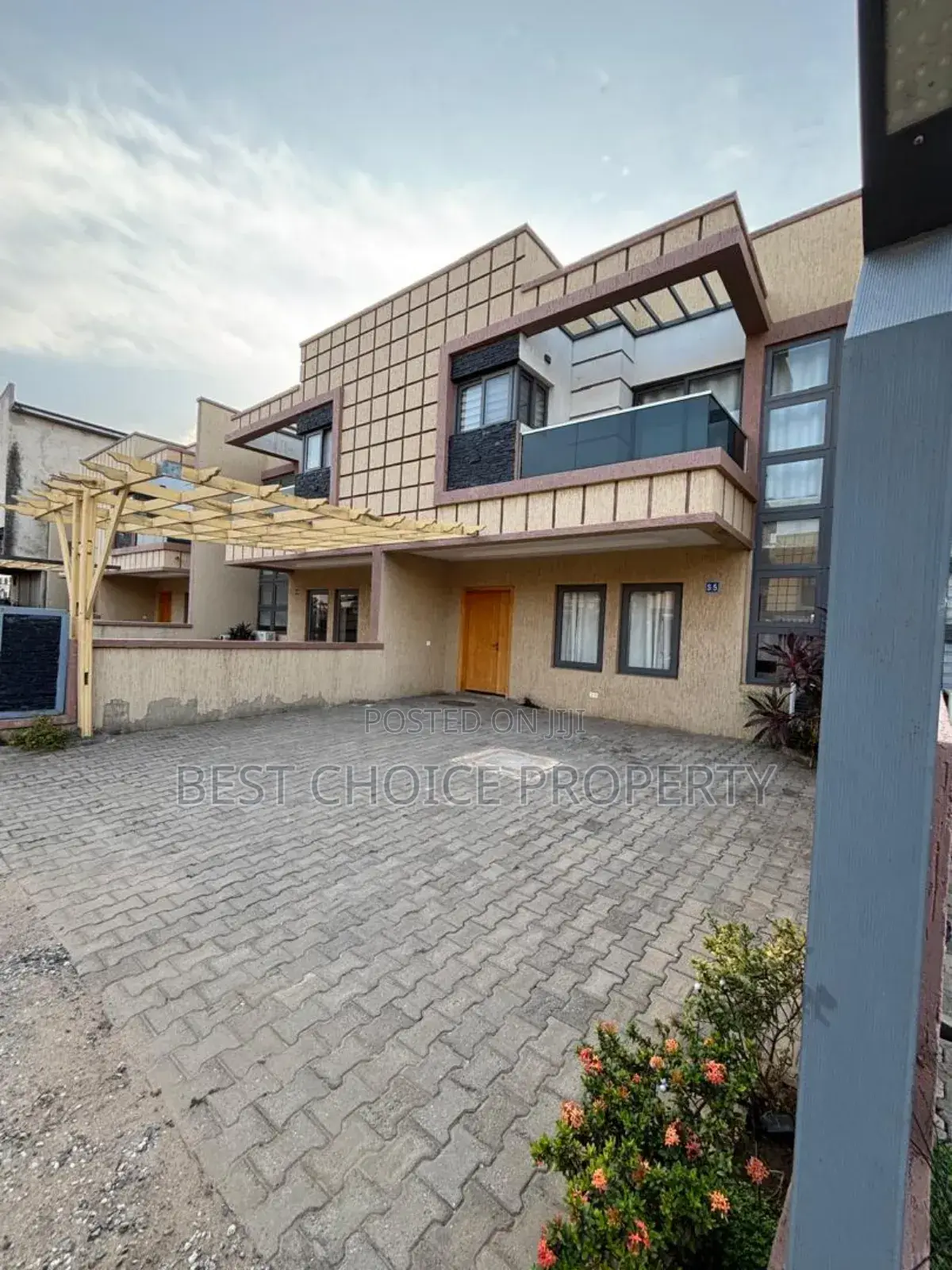 4bdrm Apartment in School Junction, Ashaley Botwe for rent in Ashaley Botwe