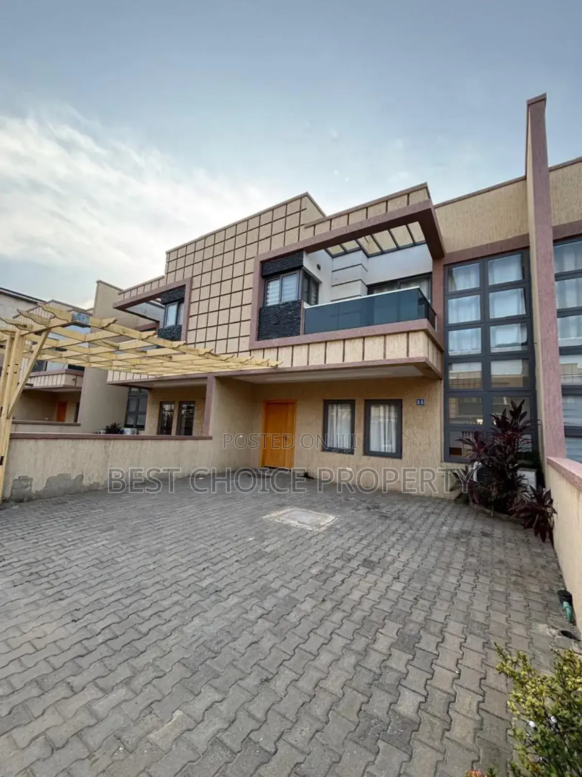 4bdrm Apartment in School Junction, Ashaley Botwe for rent in Ashaley Botwe