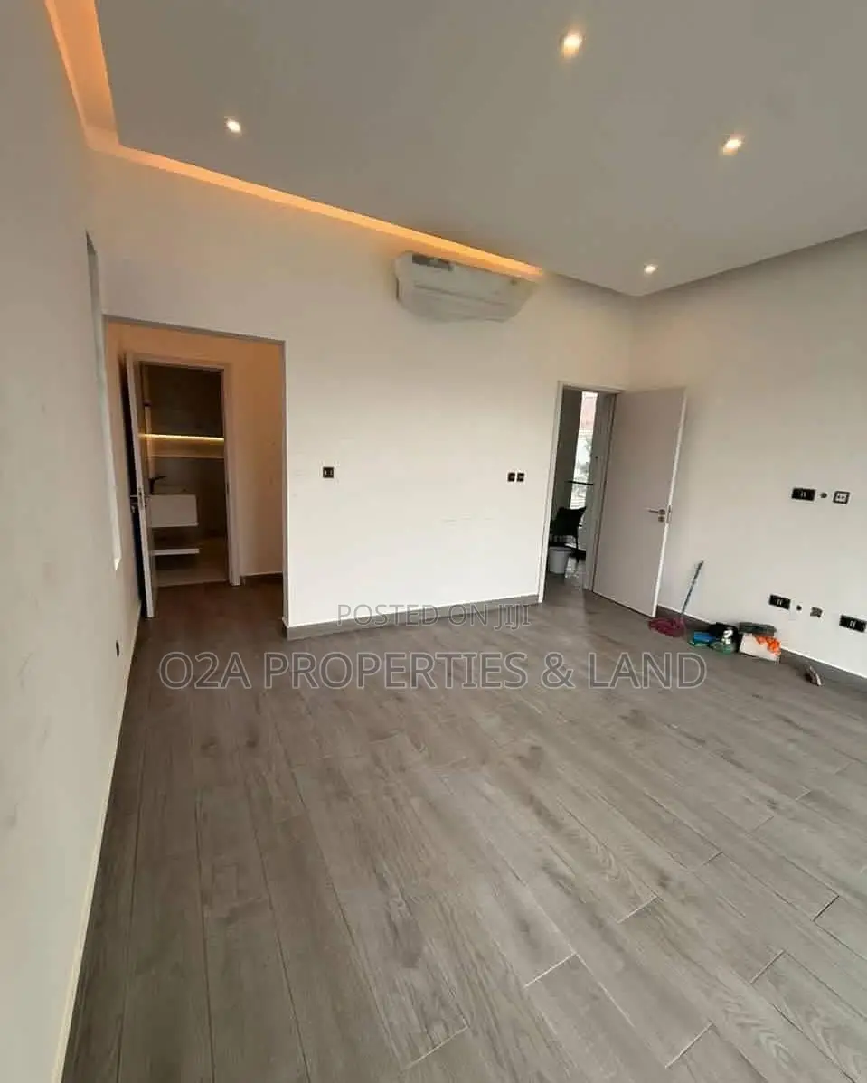 Furnished 7bdrm House in East Legon, A&C Mall Area for sale in A&C Mall Area