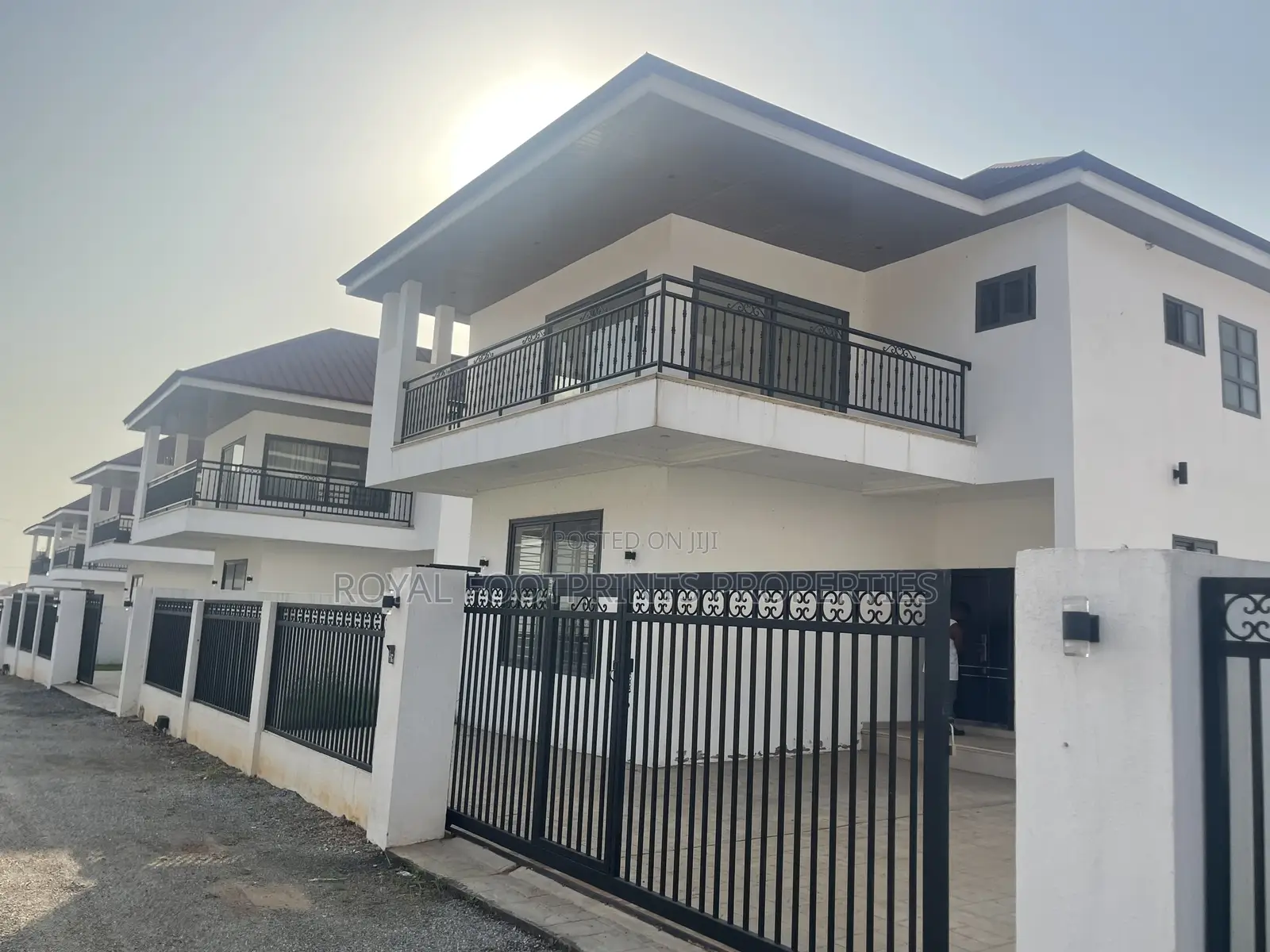 5bdrm House in Luxelooks Properties, Madina for rent in Madina