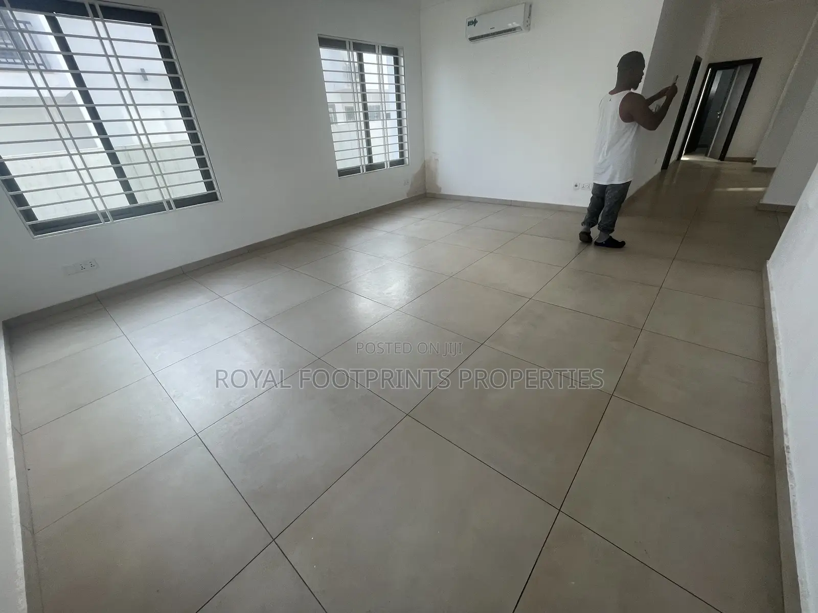 5bdrm House in Luxelooks Properties, Madina for rent in Madina