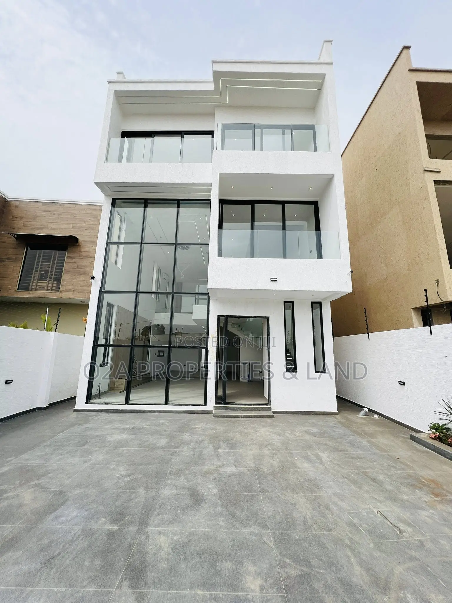 4bdrm Penthouse in Ashaley Botwe, Lake Side Estate for sale in Lake Side Estate