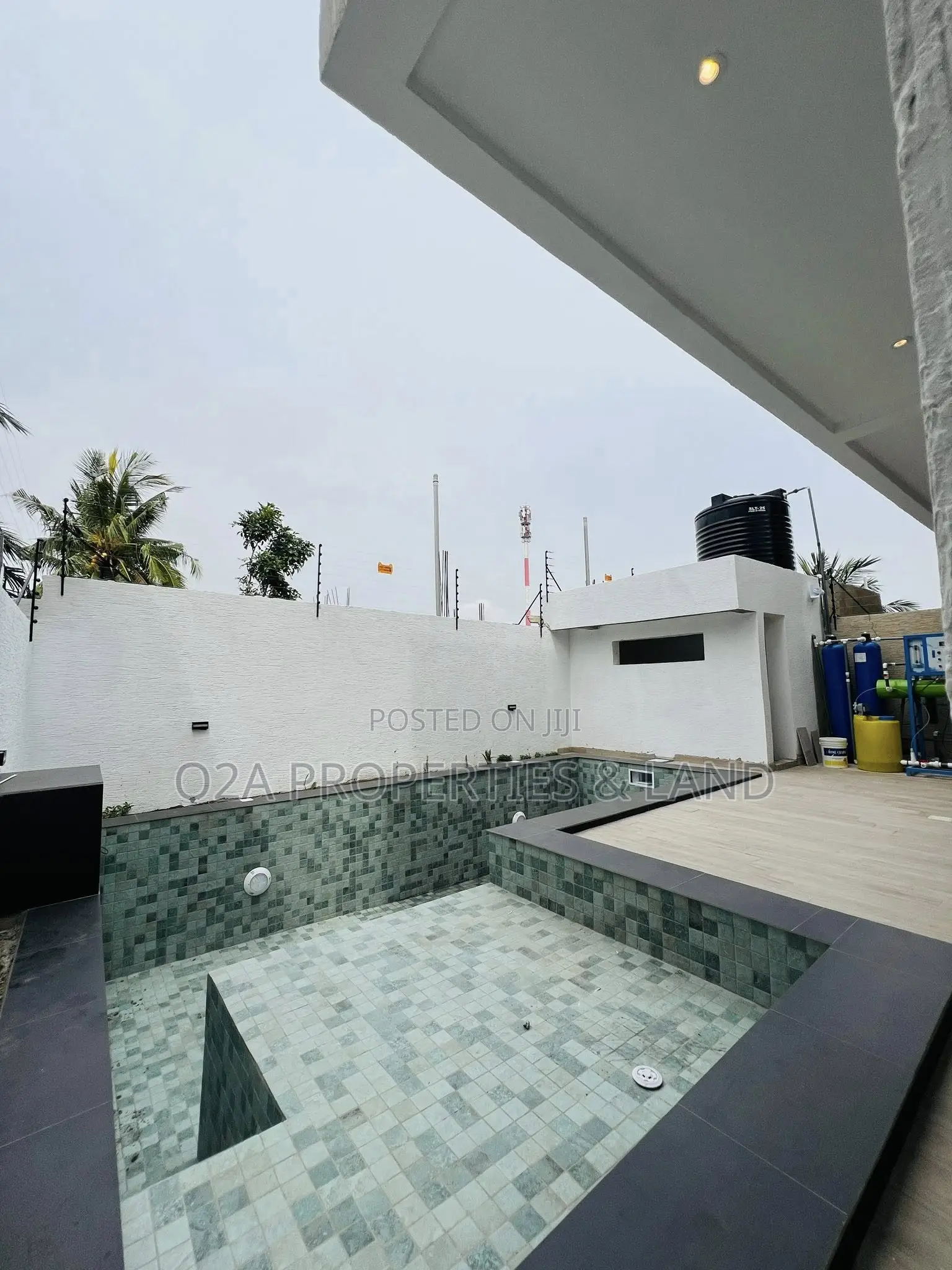 4bdrm Penthouse in Ashaley Botwe, Lake Side Estate for sale in Lake Side Estate