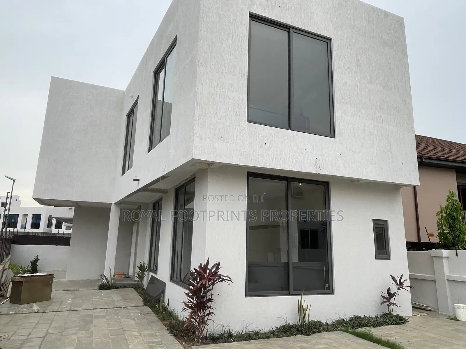 4bdrm House in Luxelooks Properties, East Legon for rent in East Legon