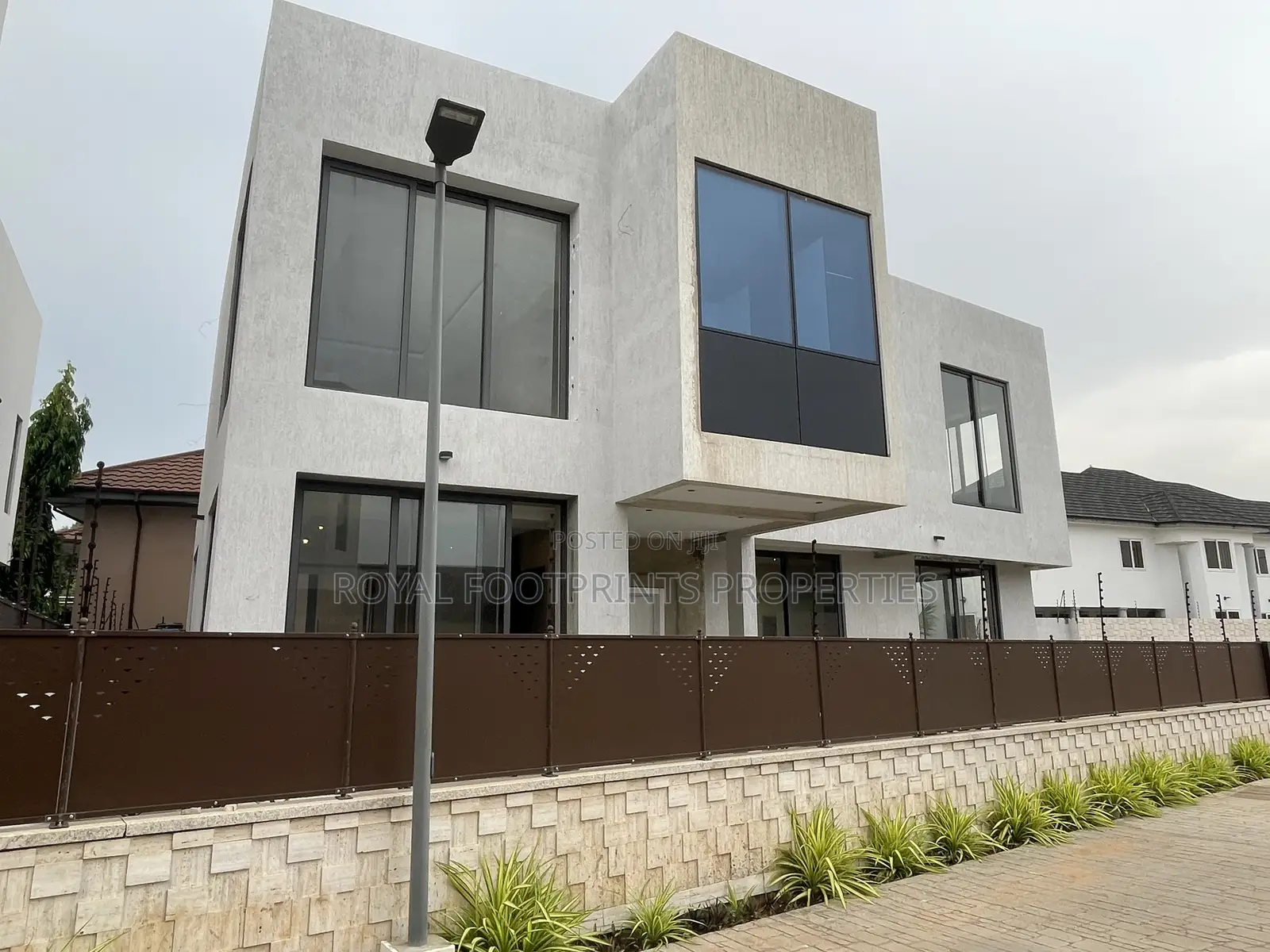 4bdrm House in Luxelooks Properties, East Legon for rent in East Legon