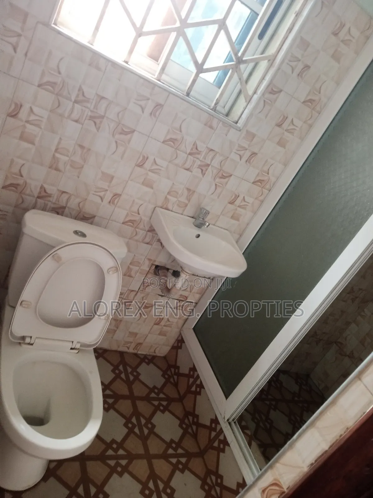 5bdrm House in Housing Down, Adenta for sale in Adenta