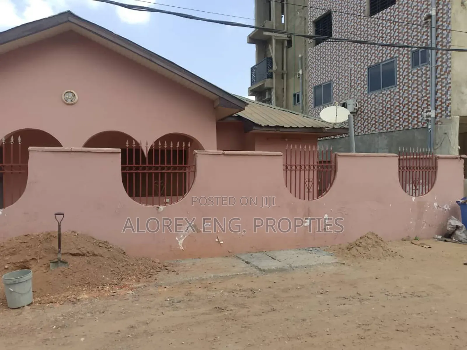 5bdrm House in Housing Down, Adenta for sale in Adenta