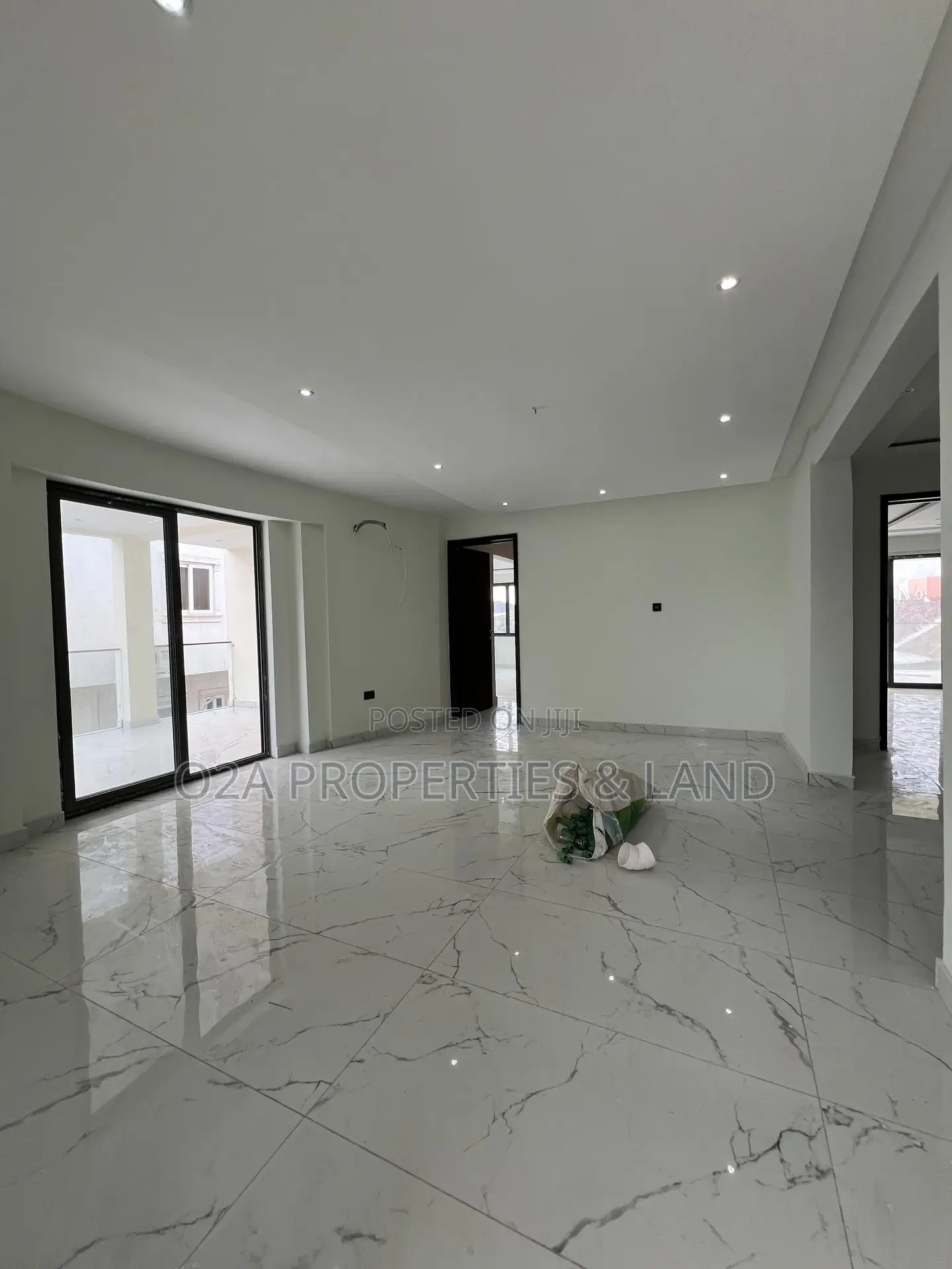 5bdrm House in East Legon A&C Mall for sale in A&C Mall Area