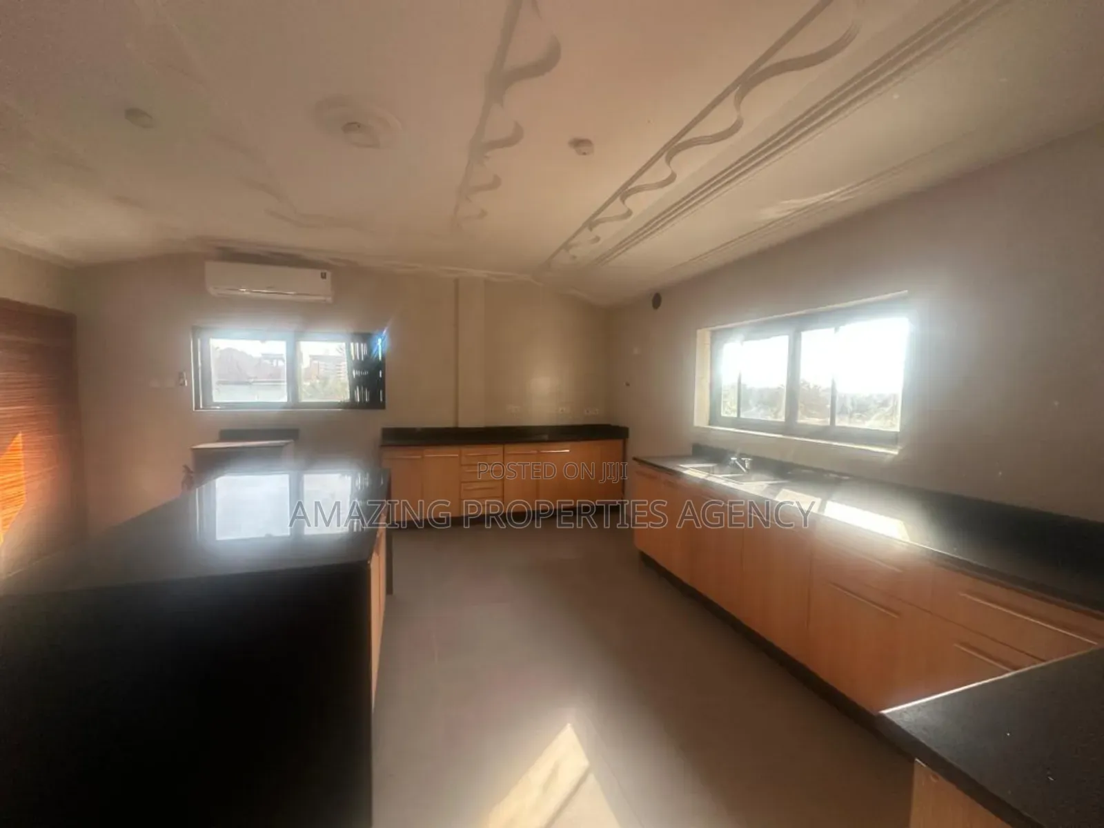 6bdrm House in 6 Bedroom House  2 for rent in Airport Residential Area