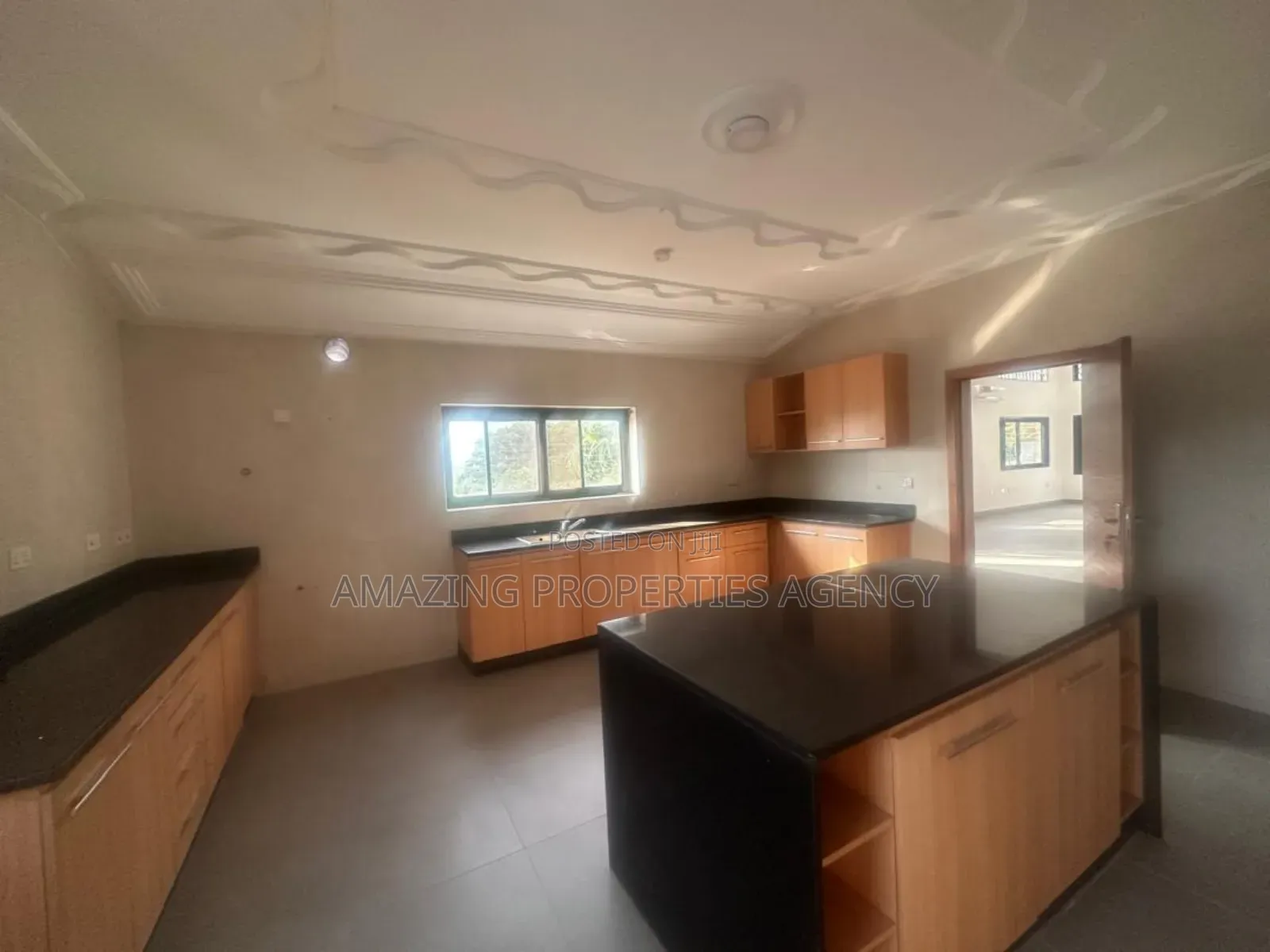 6bdrm House in 6 Bedroom House  2 for rent in Airport Residential Area
