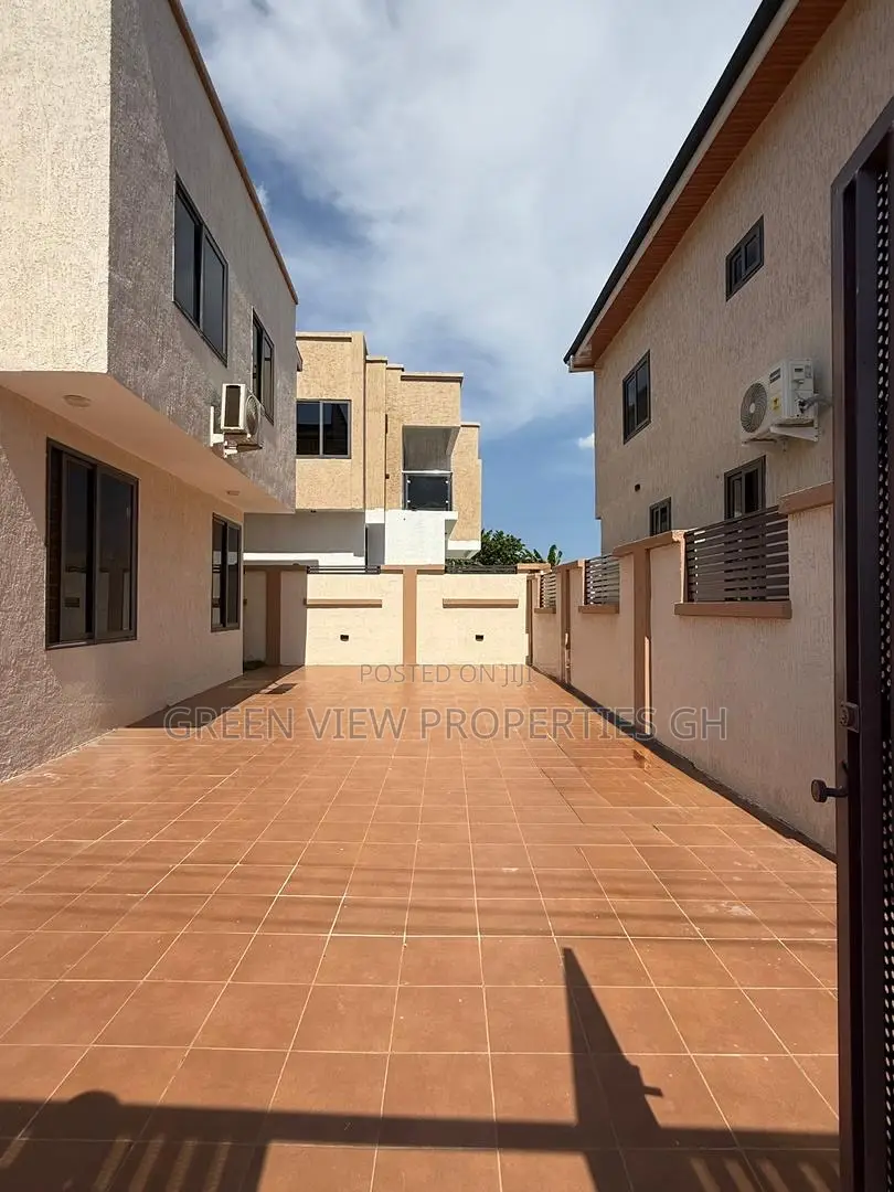 3bdrm Duplex in Adenta for rent in Adenta