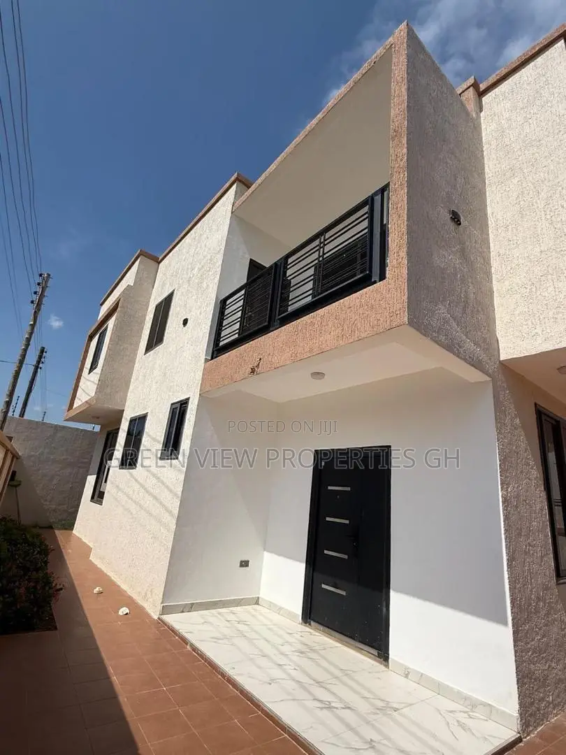 3bdrm Duplex in Adenta for rent in Adenta