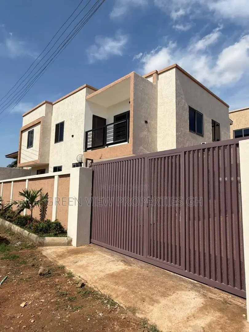 3bdrm Duplex in Adenta for rent in Adenta