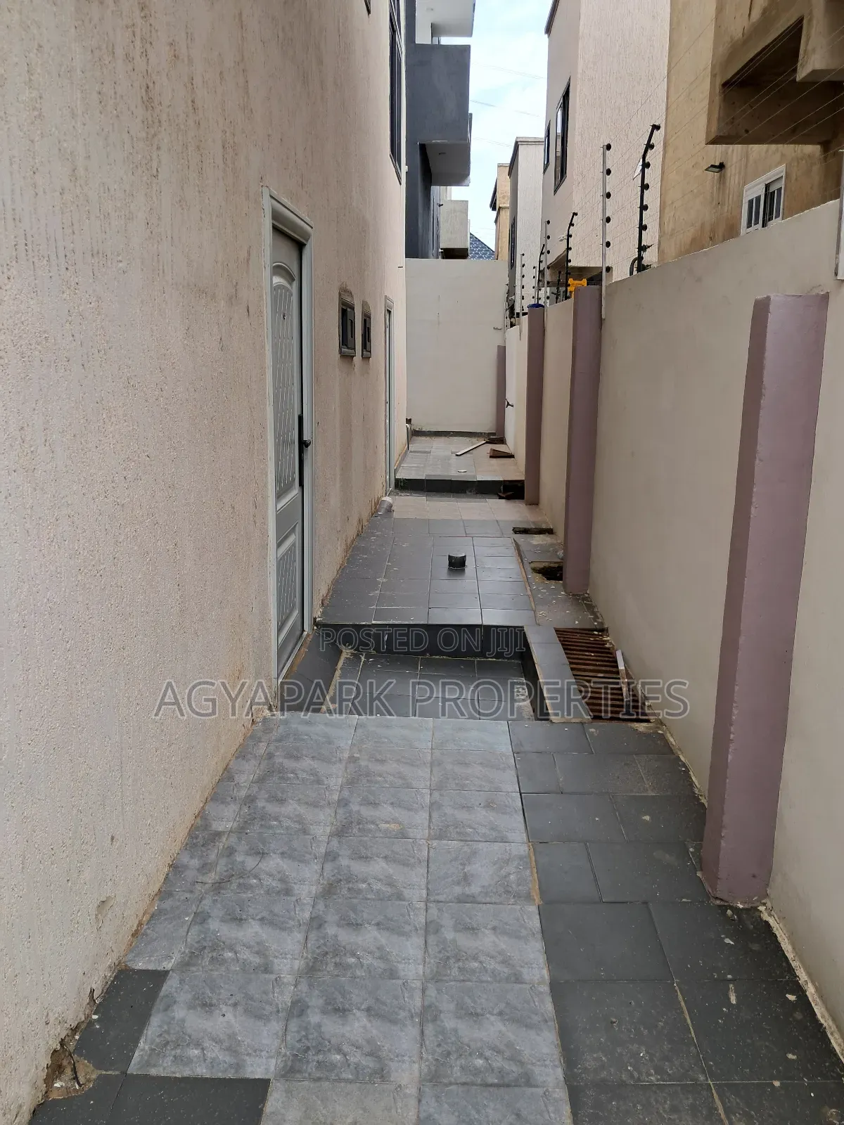 7bdrm House in Kwabenya, Pokuase for sale in Pokuase