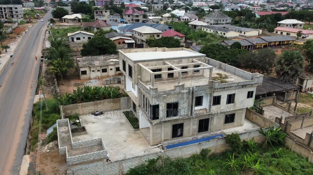 5bdrm Mansion in Weija for sale in Weija