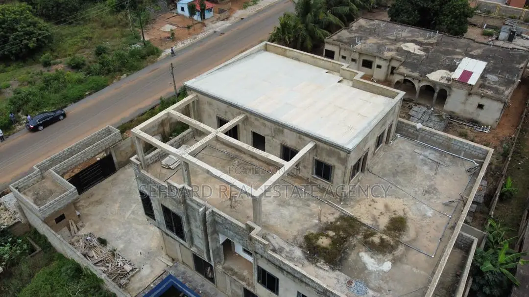 5bdrm Mansion in Weija for sale in Weija