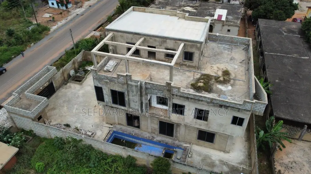 5bdrm Mansion in Weija for sale in Weija