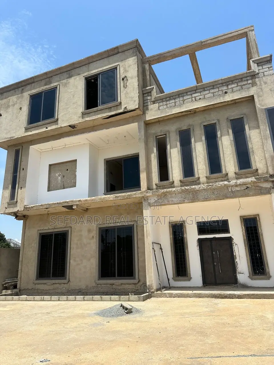 5bdrm Mansion in Weija for sale in Weija