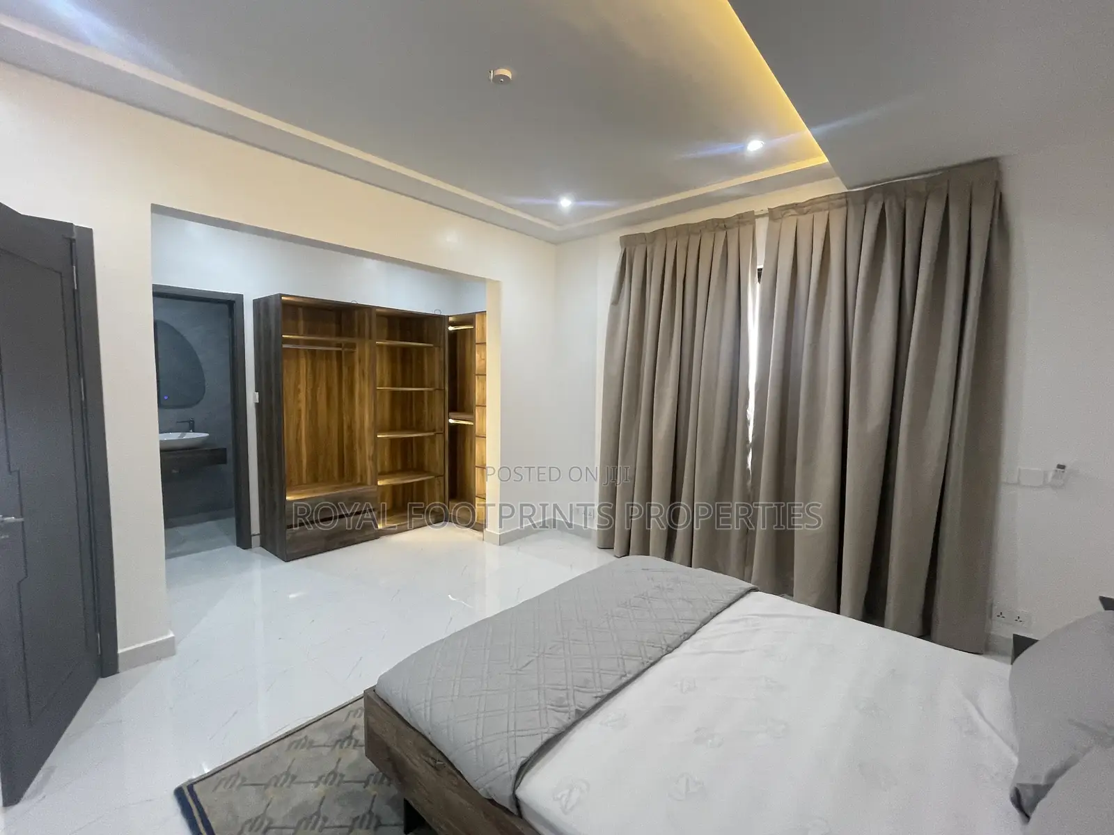 Furnished 4bdrm House in Luxelooks Properties, East Legon for sale in East Legon