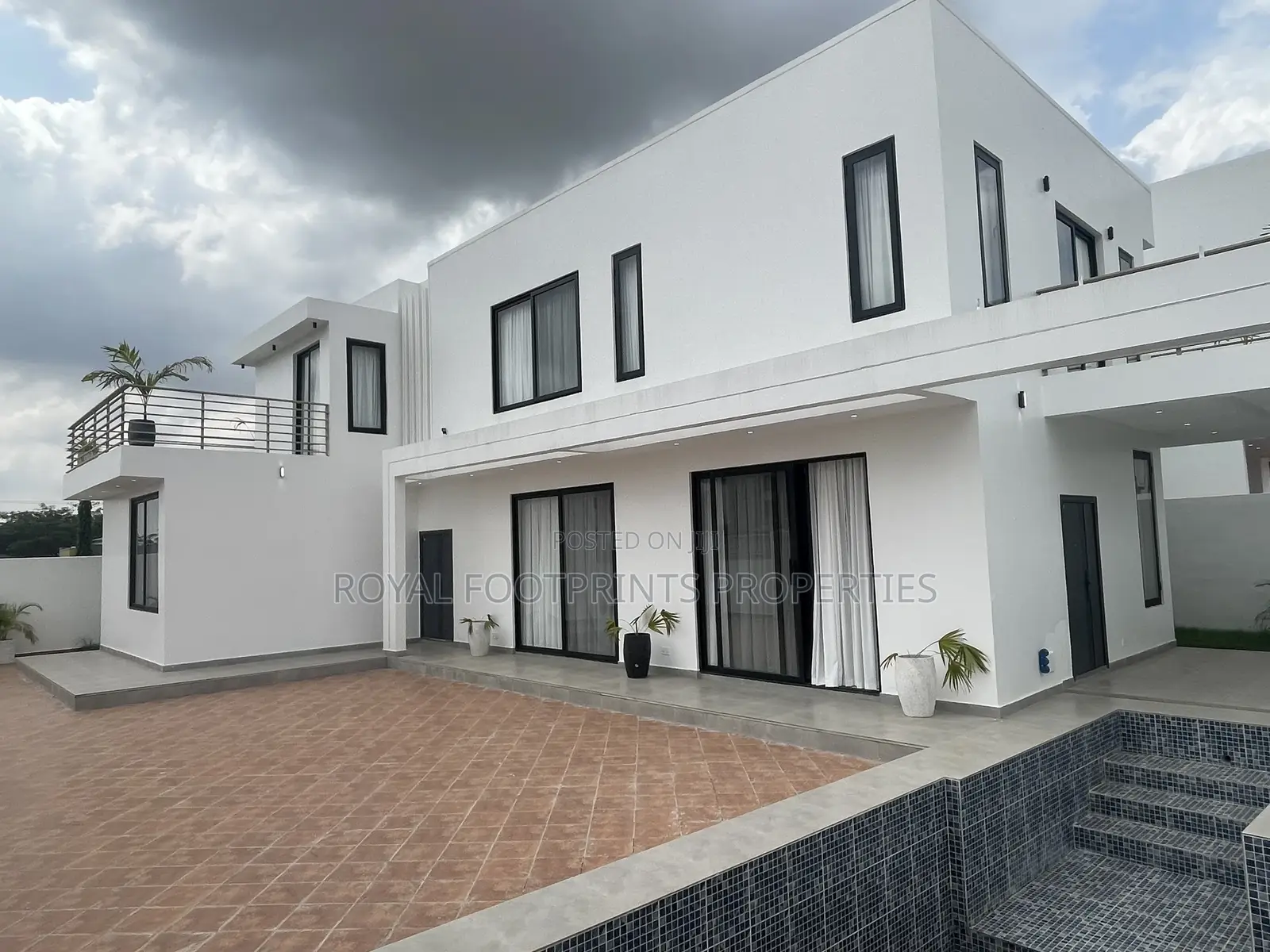 Furnished 4bdrm House in Luxelooks Properties, East Legon for sale in East Legon