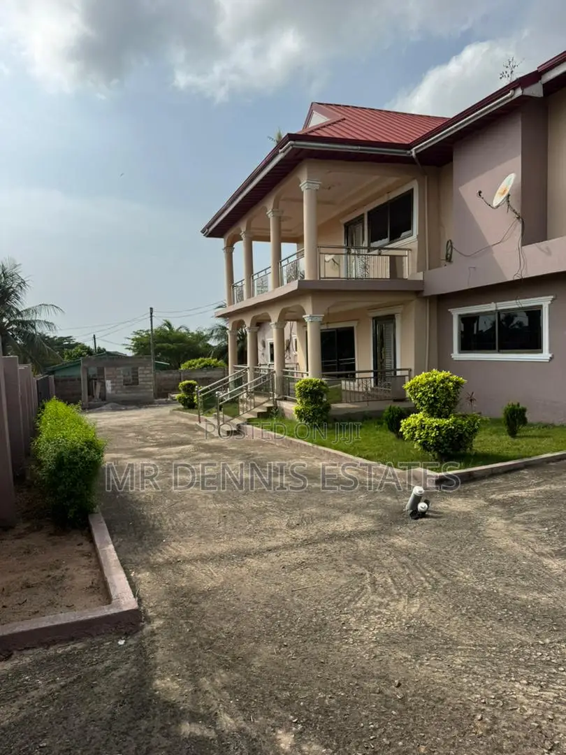 8bdrm House in Westhills Mall for rent in West Hills Mall Area
