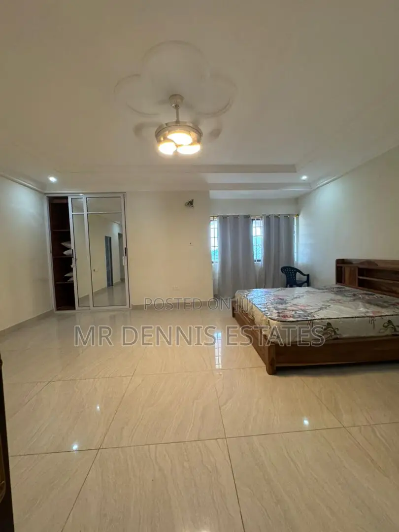 8bdrm House in Westhills Mall for rent in West Hills Mall Area