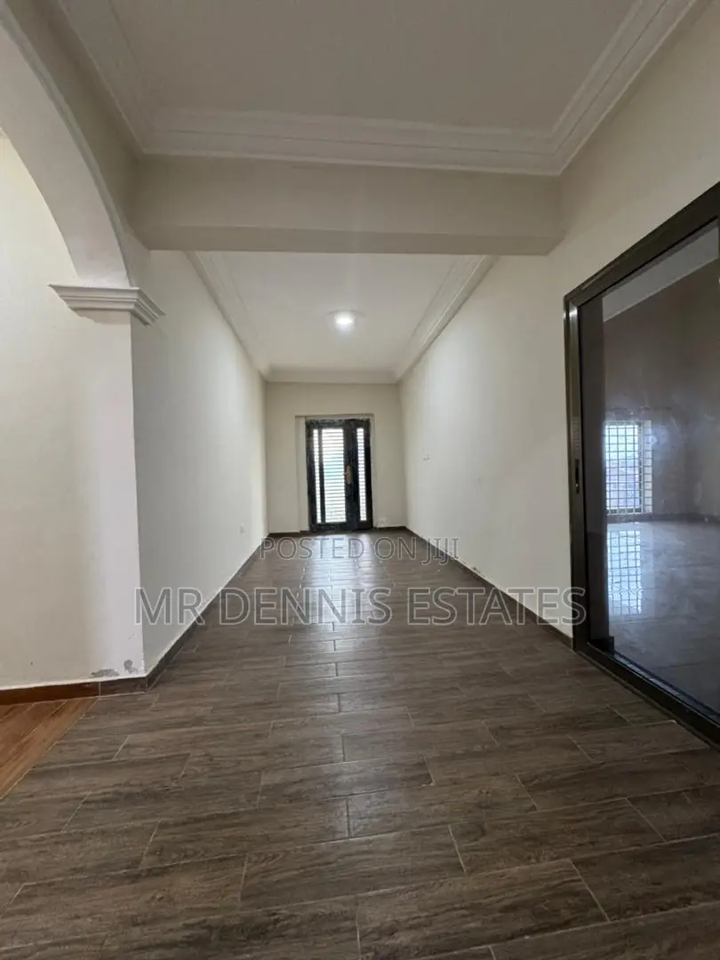 8bdrm House in Westhills Mall for rent in West Hills Mall Area