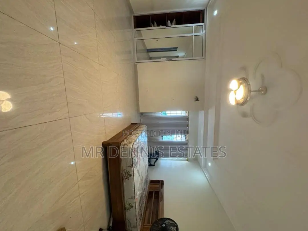 8bdrm House in Westhills Mall for rent in West Hills Mall Area