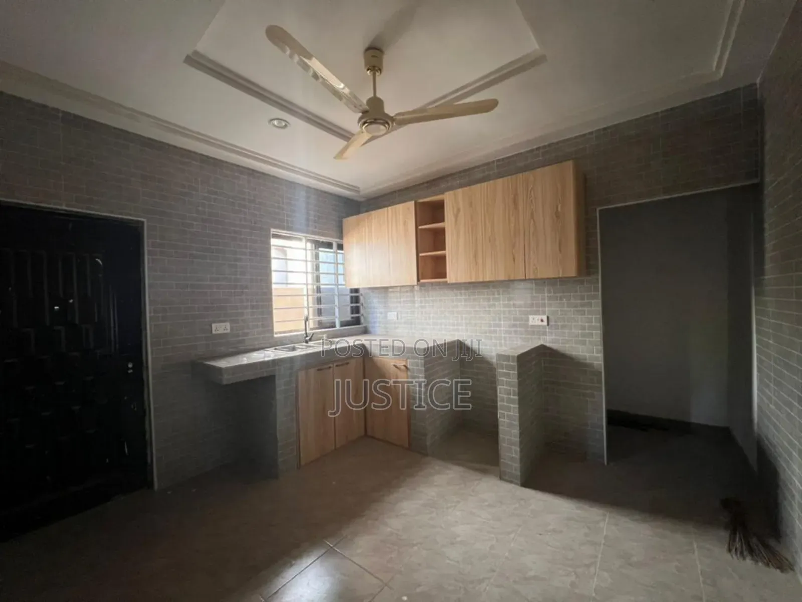 3bdrm House in Amrahia, Oyarifa for sale in Oyarifa