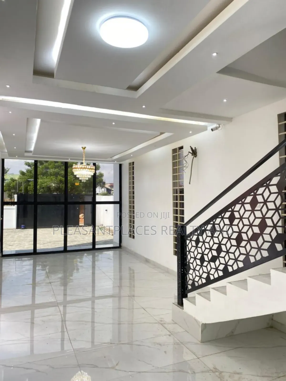 5bdrm House in Pleasantplaces, East Legon for sale in East Legon