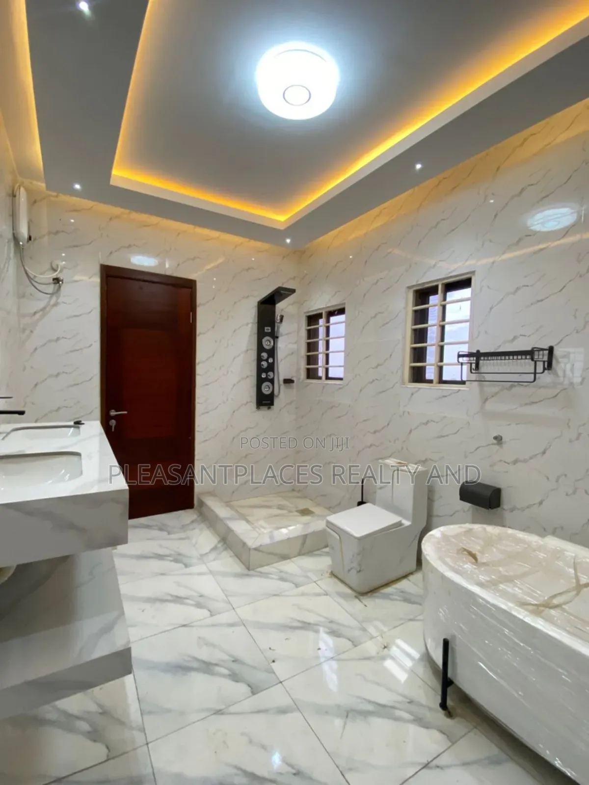5bdrm House in Pleasantplaces, East Legon for sale in East Legon