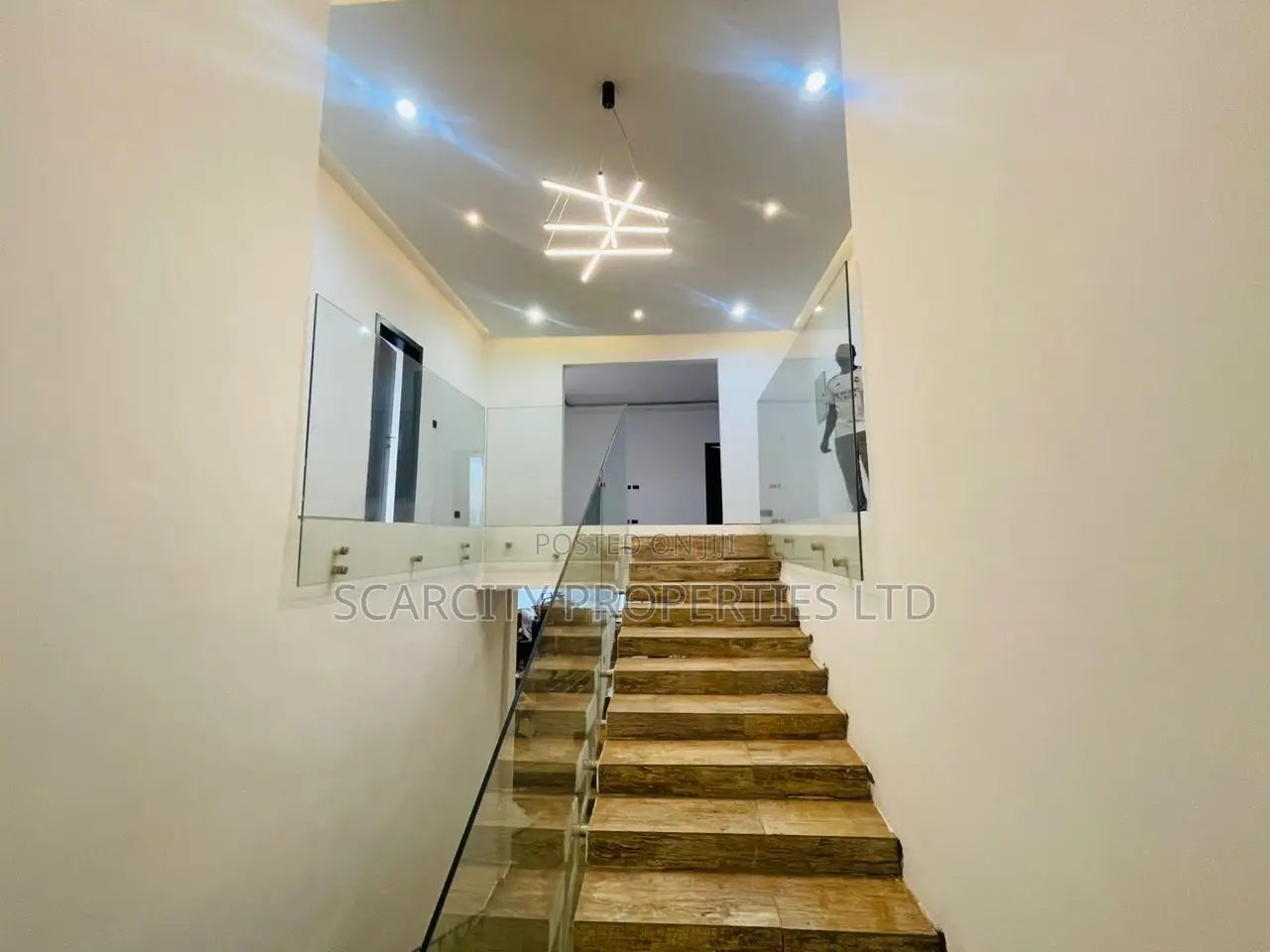 5bdrm House in Lakeside, Adenta for sale in Adenta