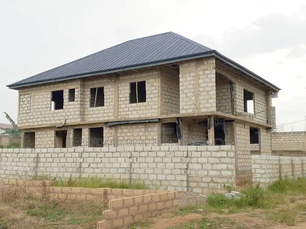 5bdrm Duplex in Amasaman for sale in Amasaman