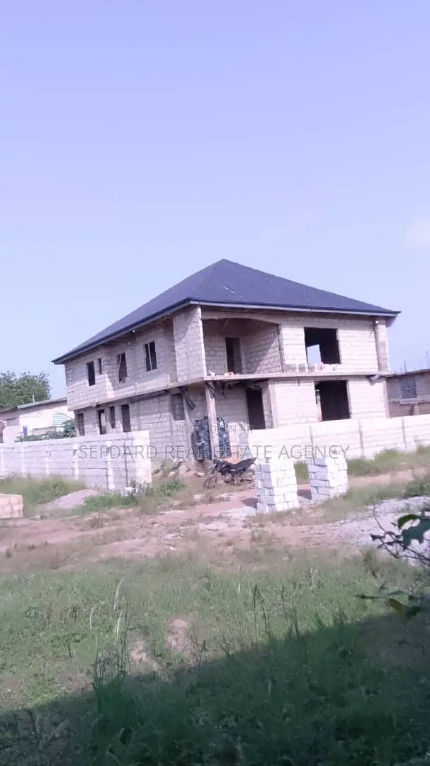 5bdrm Duplex in Amasaman for sale in Amasaman
