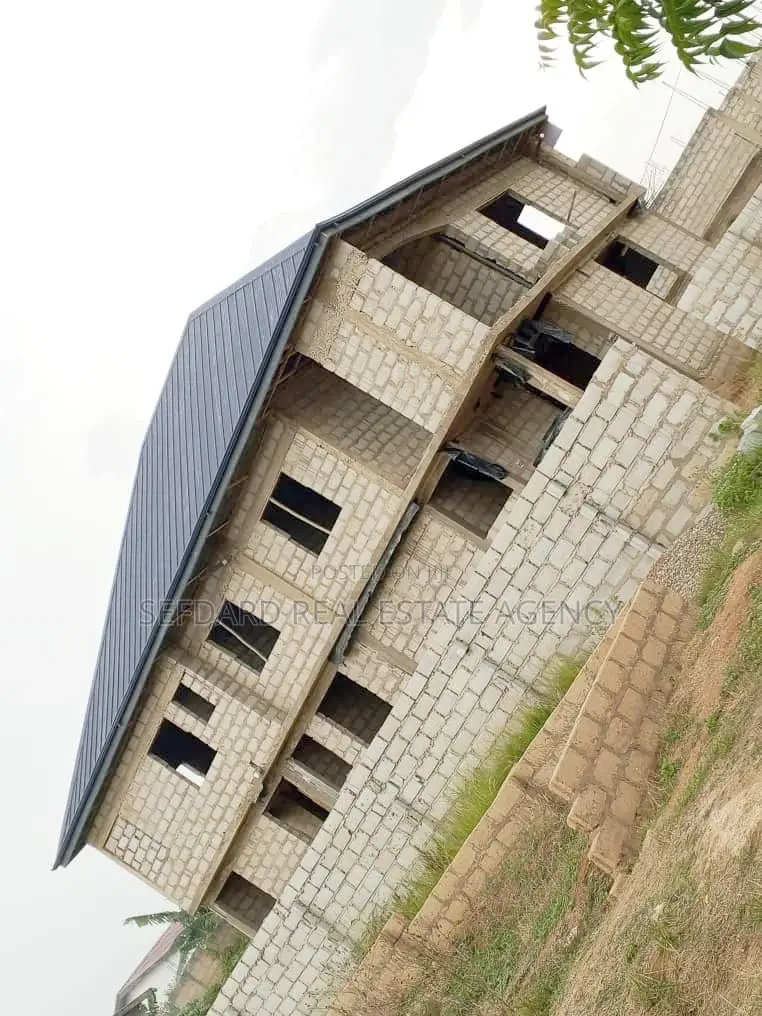 5bdrm Duplex in Amasaman for sale in Amasaman