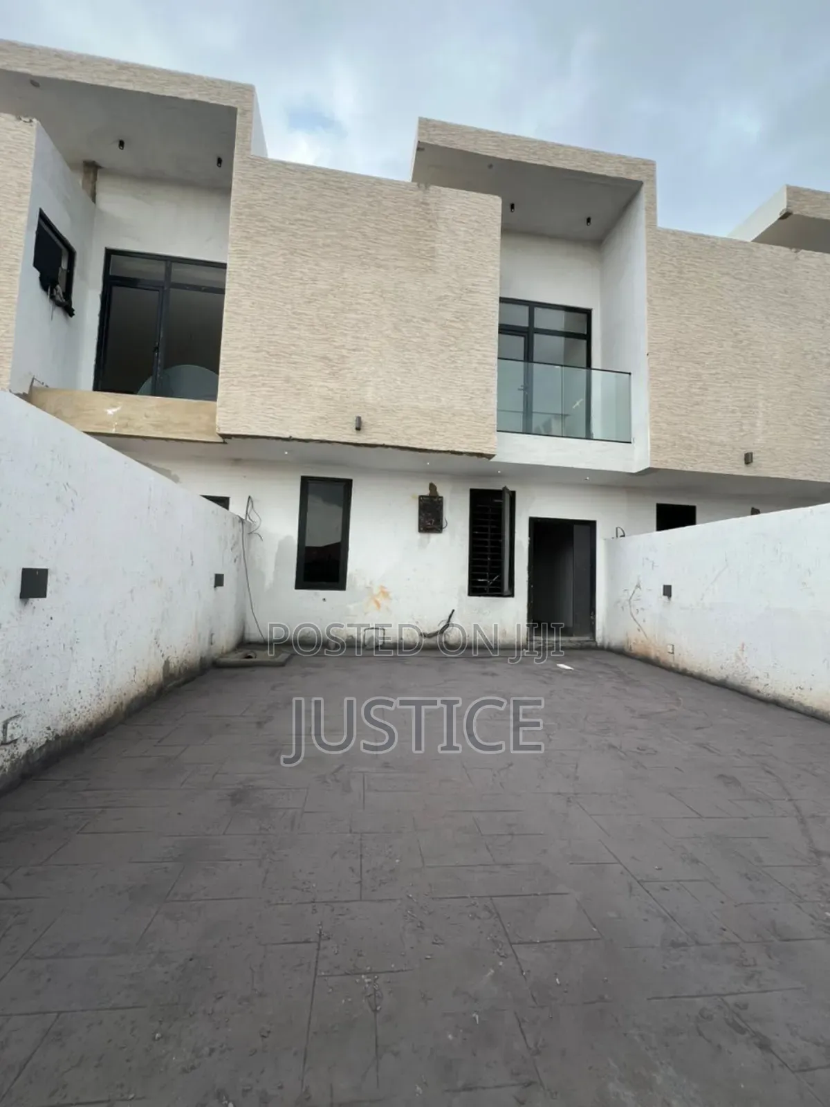 2bdrm Duplex in School Junction, East Legon for rent in East Legon