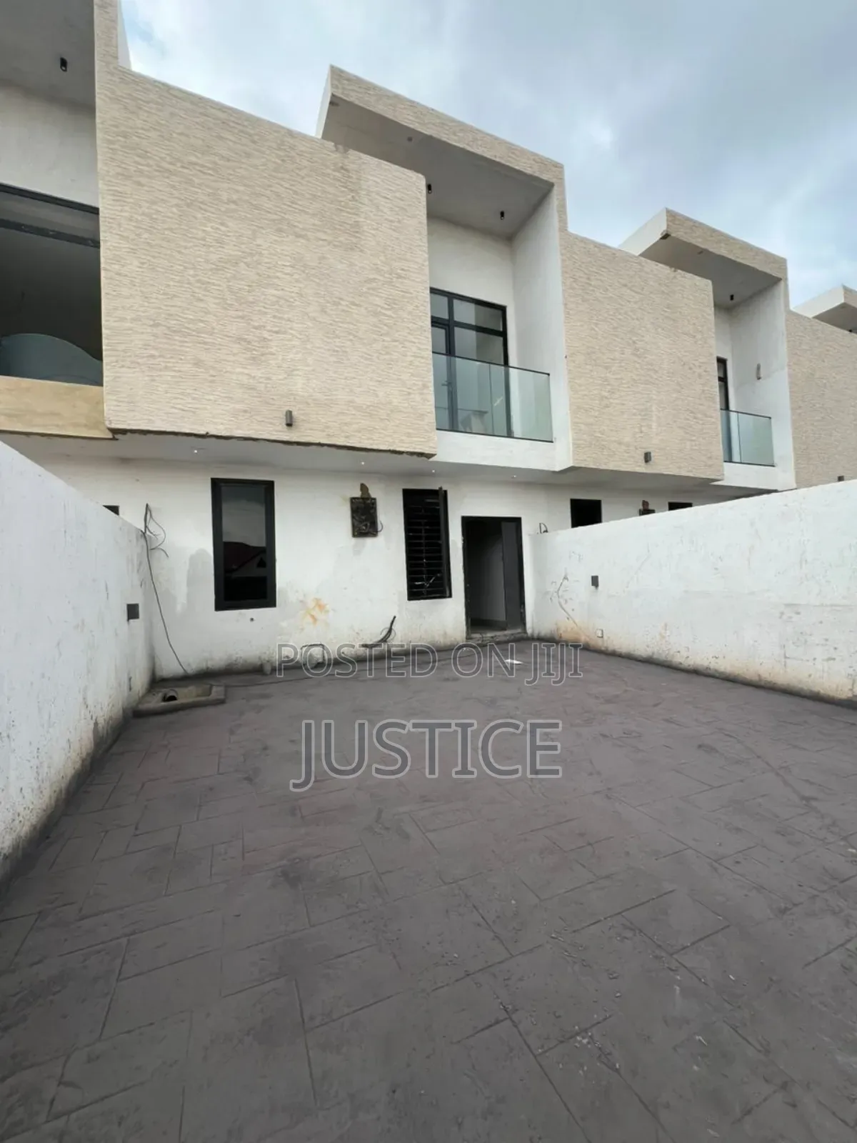 2bdrm Duplex in School Junction, East Legon for rent in East Legon