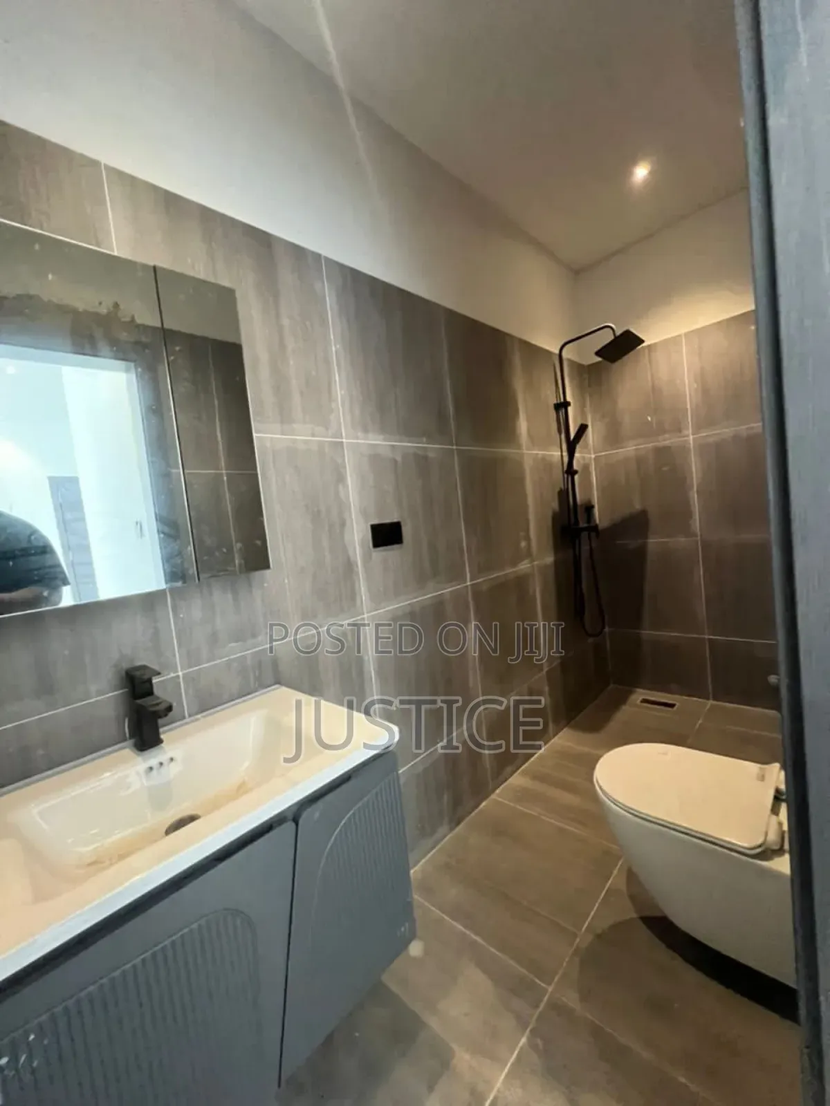 2bdrm Duplex in School Junction, East Legon for rent in East Legon