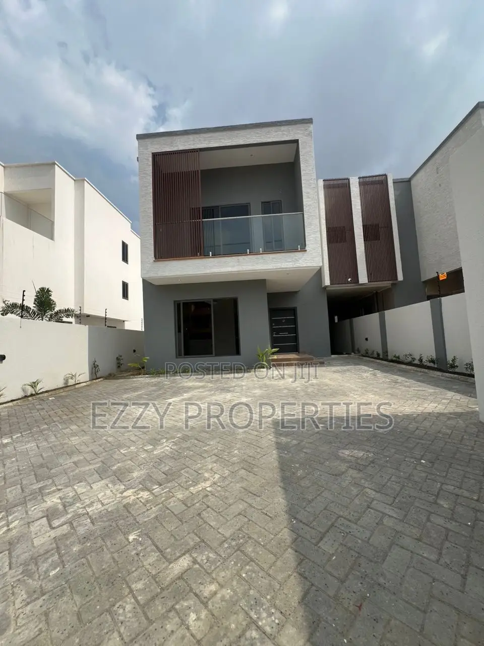 4bdrm House in School Junction for rent in Ashaley Botwe