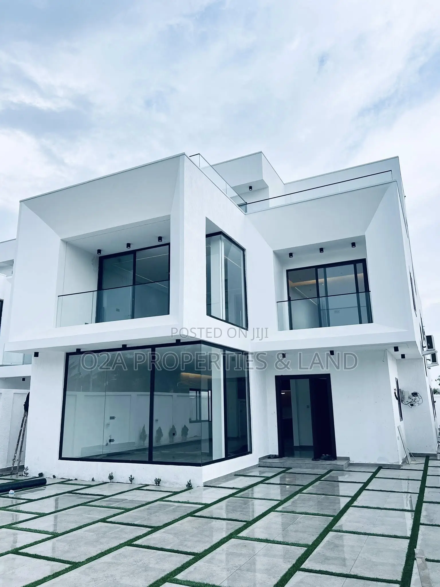 5bdrm House in Ashaley Botwe, Lake Side Estate for sale in Lake Side Estate