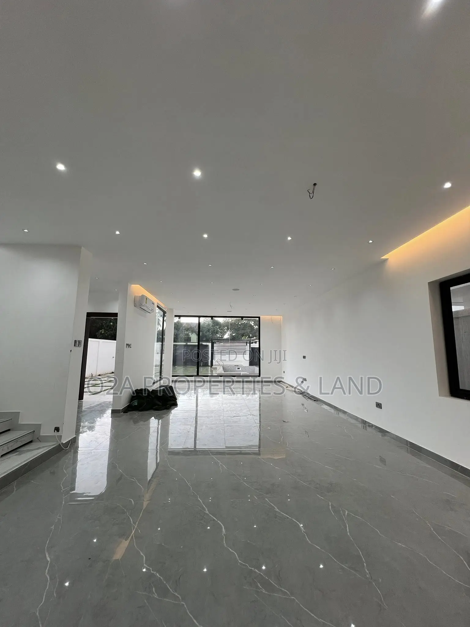 5bdrm House in Ashaley Botwe, Lake Side Estate for sale in Lake Side Estate