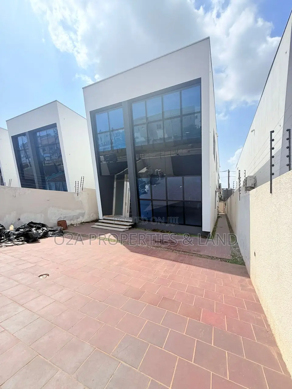 4bdrm Townhouse / Terrace in East Legon, American House for rent in American House