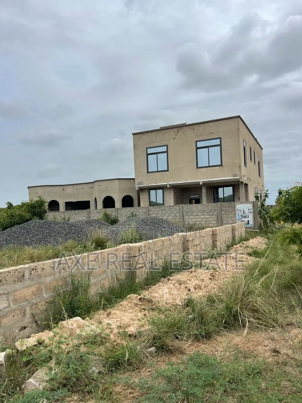 Free Building Materials on Half Plot in New Ningo
