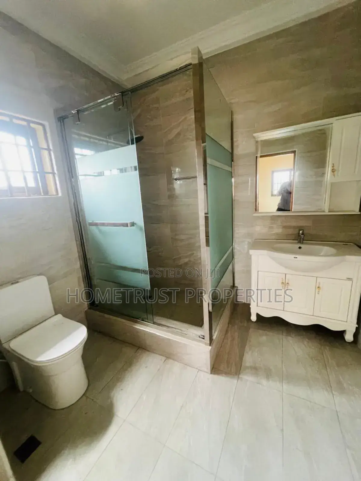 5bdrm Duplex in Hometrust Properties, Ablekuma for sale in Ablekuma