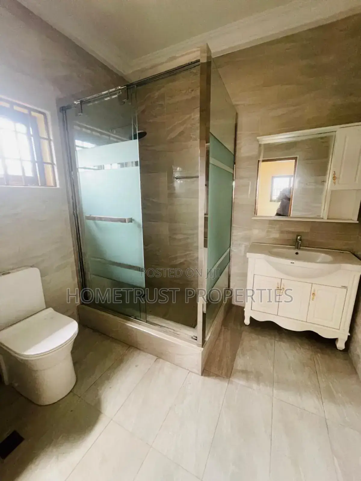 5bdrm Duplex in Hometrust Properties, Ablekuma for sale in Ablekuma