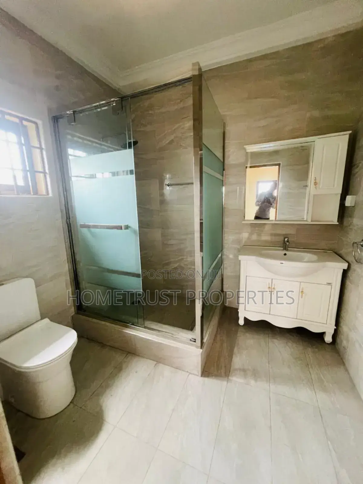 5bdrm Duplex in Hometrust Properties, Ablekuma for sale in Ablekuma