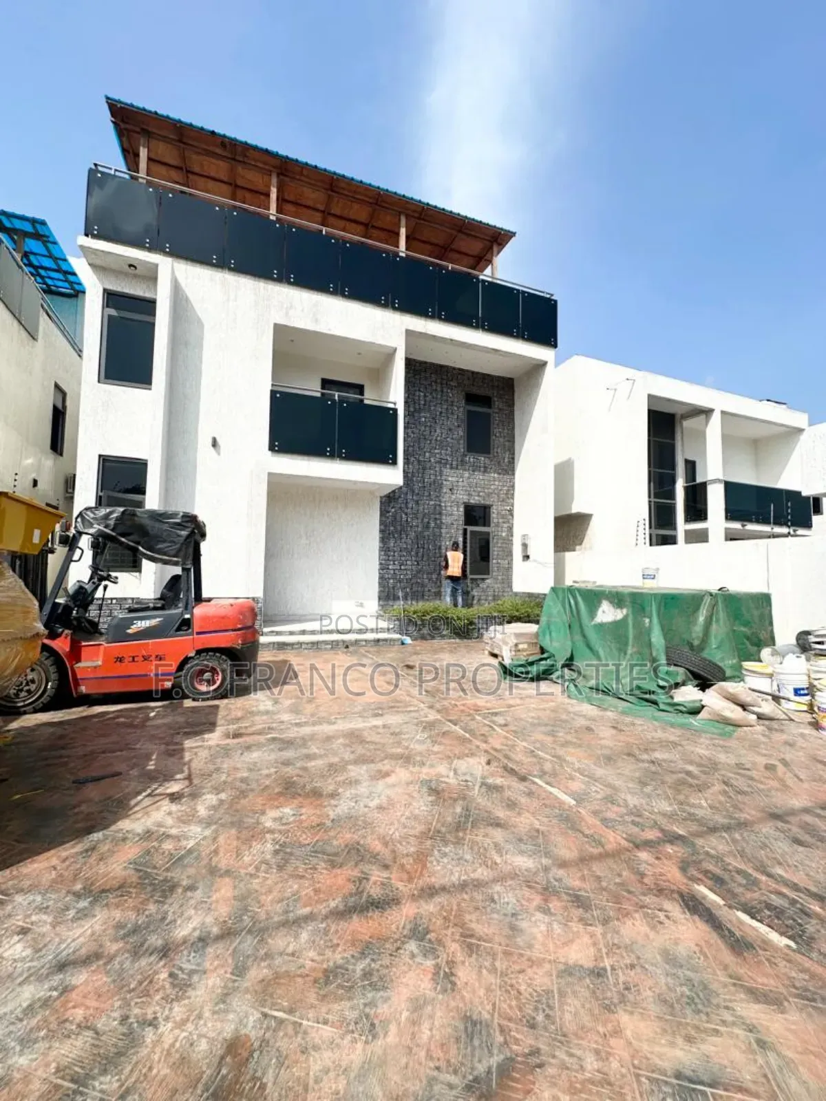 5bdrm House in Kg Franco Properties, Spintex for sale in Spintex