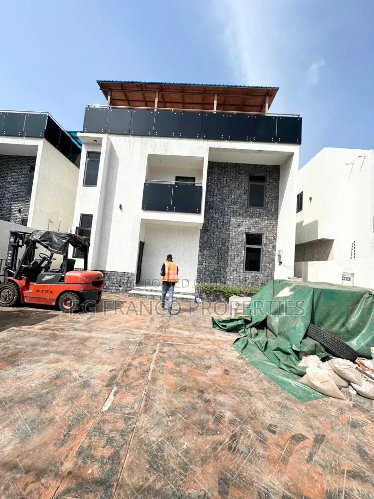 5bdrm House in Kg Franco Properties, Spintex for sale in Spintex