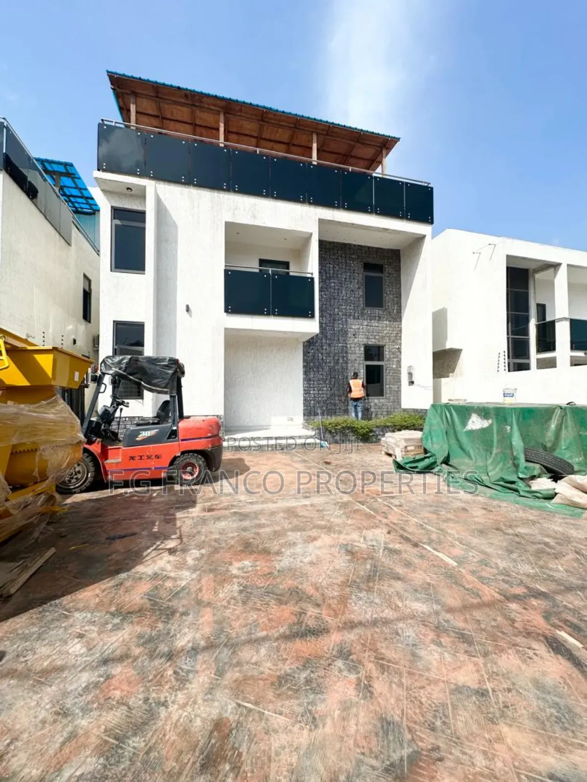 5bdrm House in Kg Franco Properties, Spintex for sale in Spintex