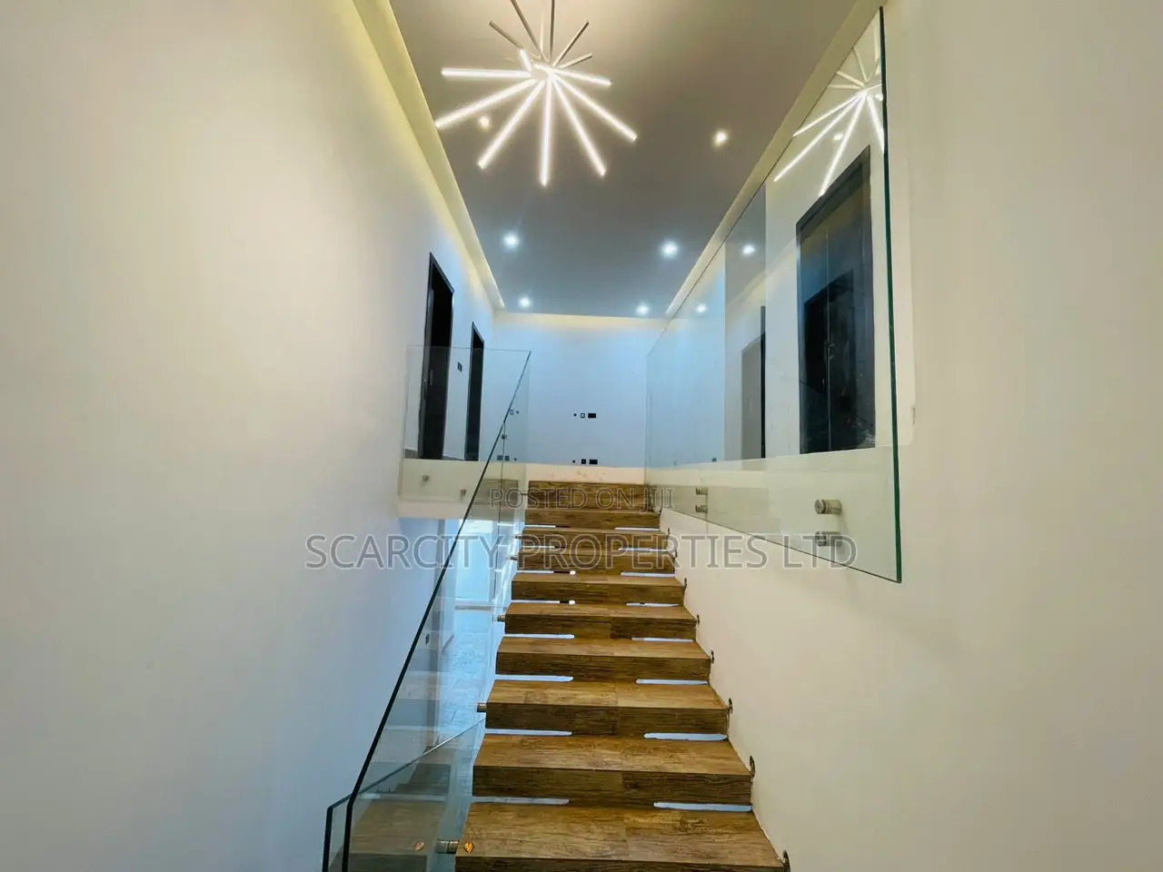 5bdrm House in Adenta for sale in Adenta